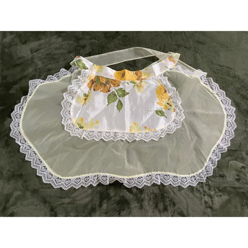 Set / 2 vintage Tie Back Kitchen Aprons